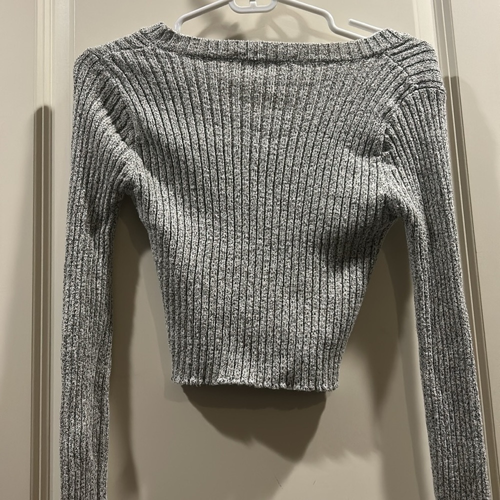 Brandy Melville Milena Rib VNeck Crop Sweater Long Sleeve made in Italy OneSize - Picture 7 of 9